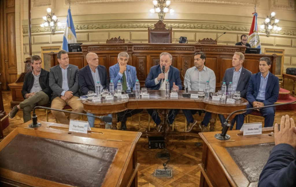 REUNIÓN PARA EVALUAR ACCIONES DE REACTIVACIÓN DE LA EMPRESA LÁCTEA VERÓNICA